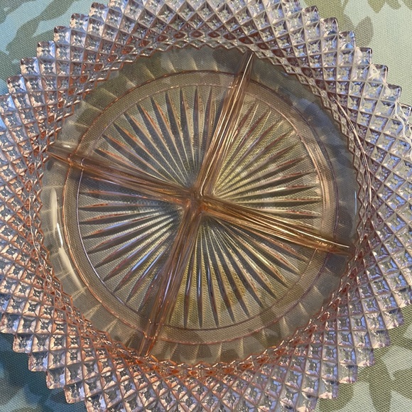 Vintage pink sectioned candy/Hors d’oeuvre dish - Picture 4 of 6